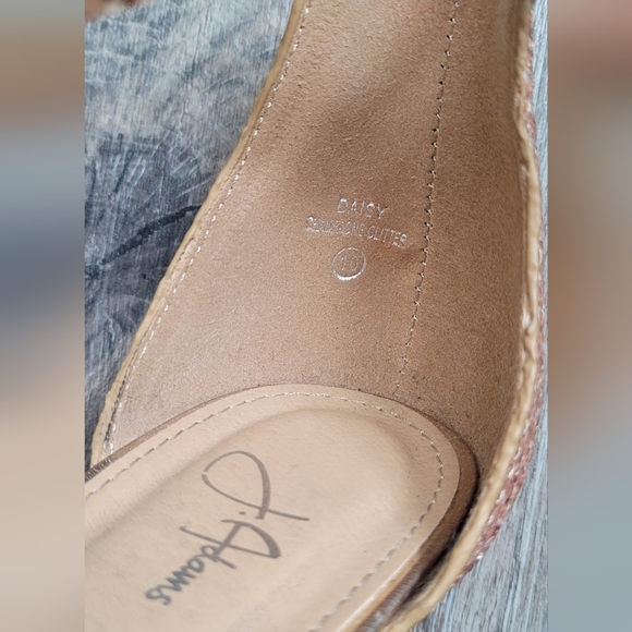 J. Adams "Daisy" Shoe size 10 in Champagne Glitter - Picture 5 of 8